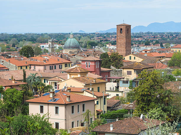 Il centro storico di Pietrasanta, a pochi chilometri dalla Marina