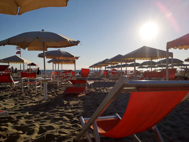 Ombrelloni e lettini su una spiaggia di Marina di Pietrasanta